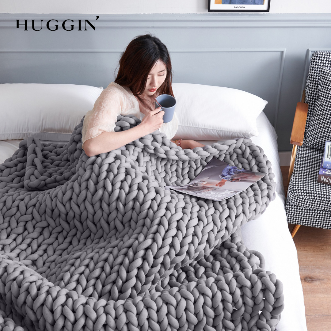 Knitted Weighted blanket Moonstone grey with logo P3 HUGGIN Knitted weighted blanket