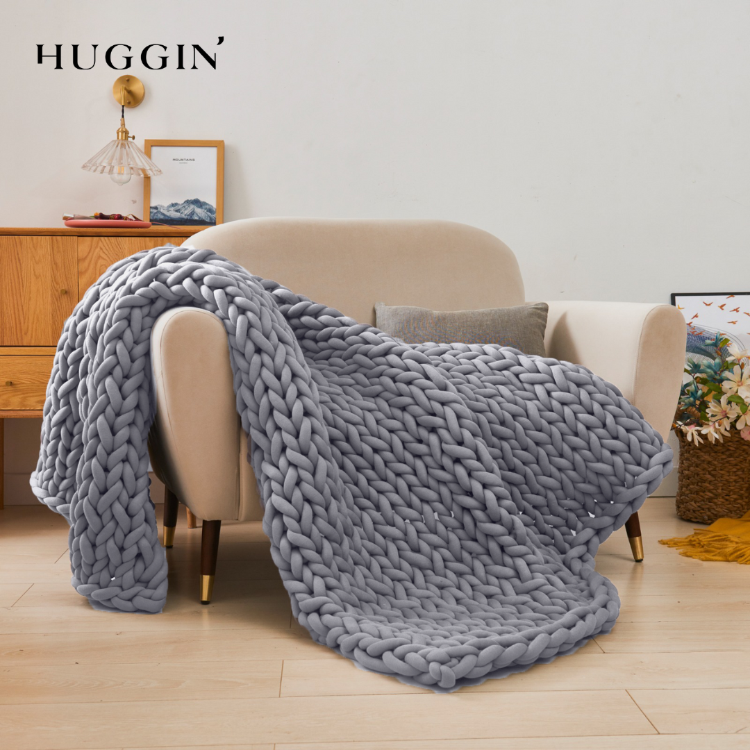 Knitted Weighted blanket Moonstone grey with logo P4 HUGGIN Knitted weighted blanket